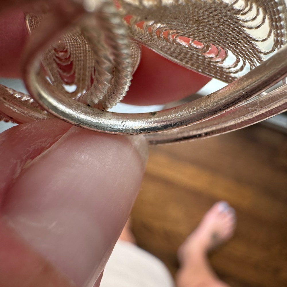Elegant Silver Floral Brooch with Pearls - Picture 3 of 6